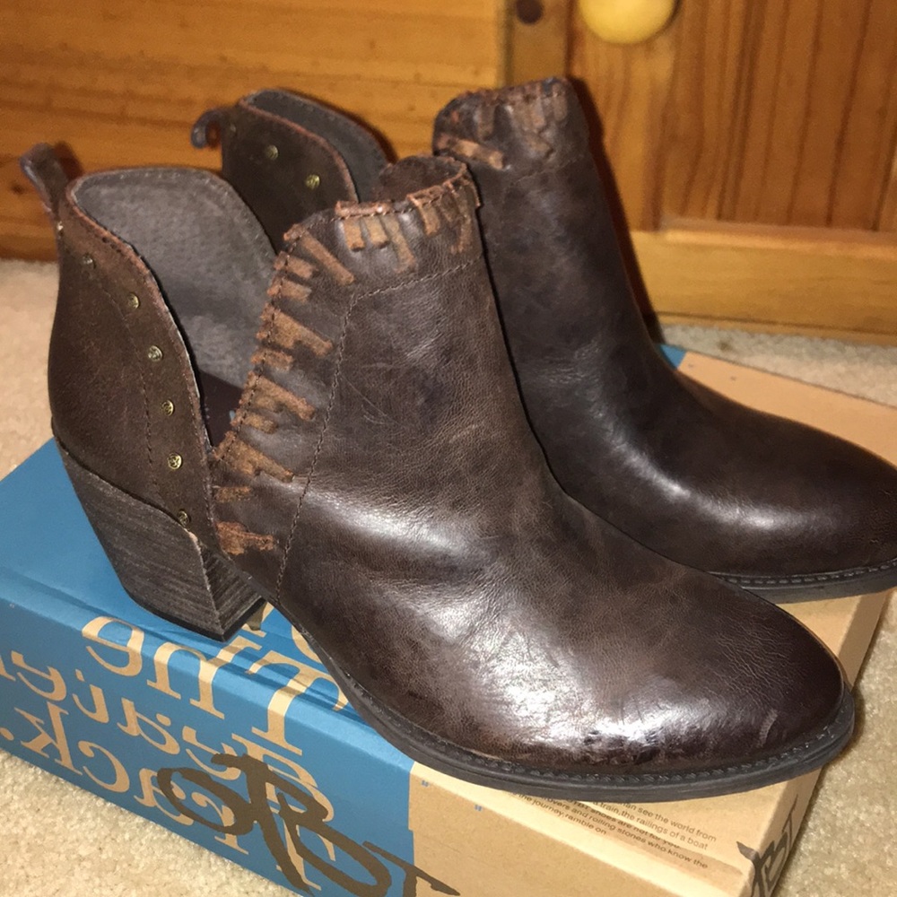 Heeled slip on bootie